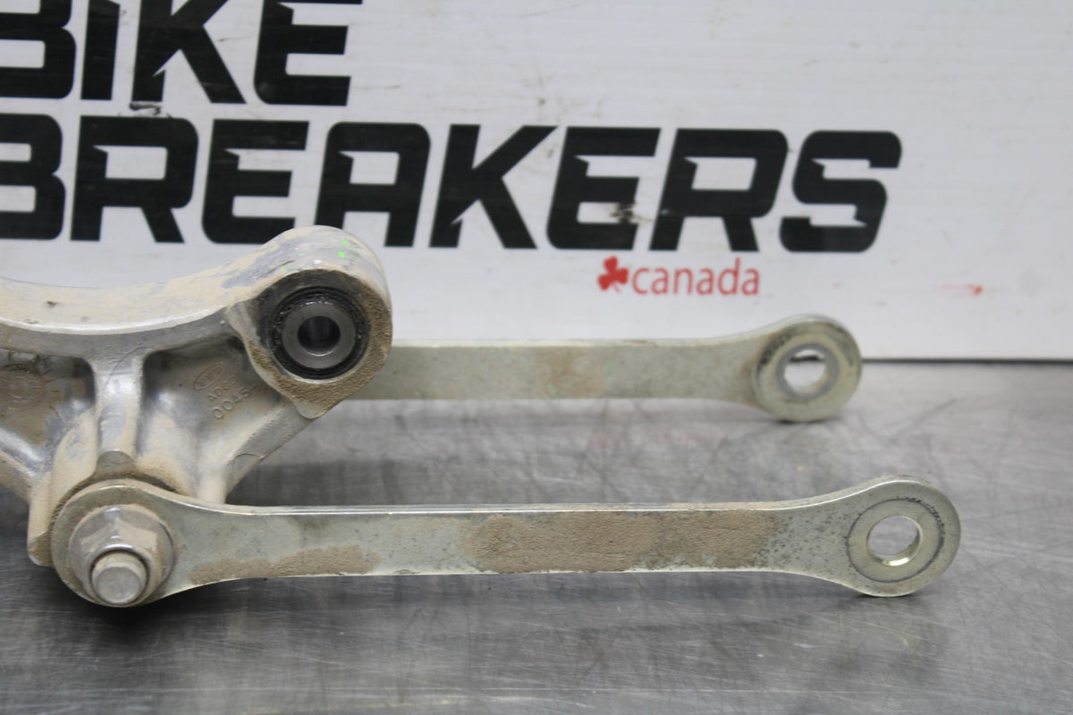 24-25 KAWASAKI NINJA ZX6R REAR DOGBONE SHOCK LINKAGE LINK BB785
