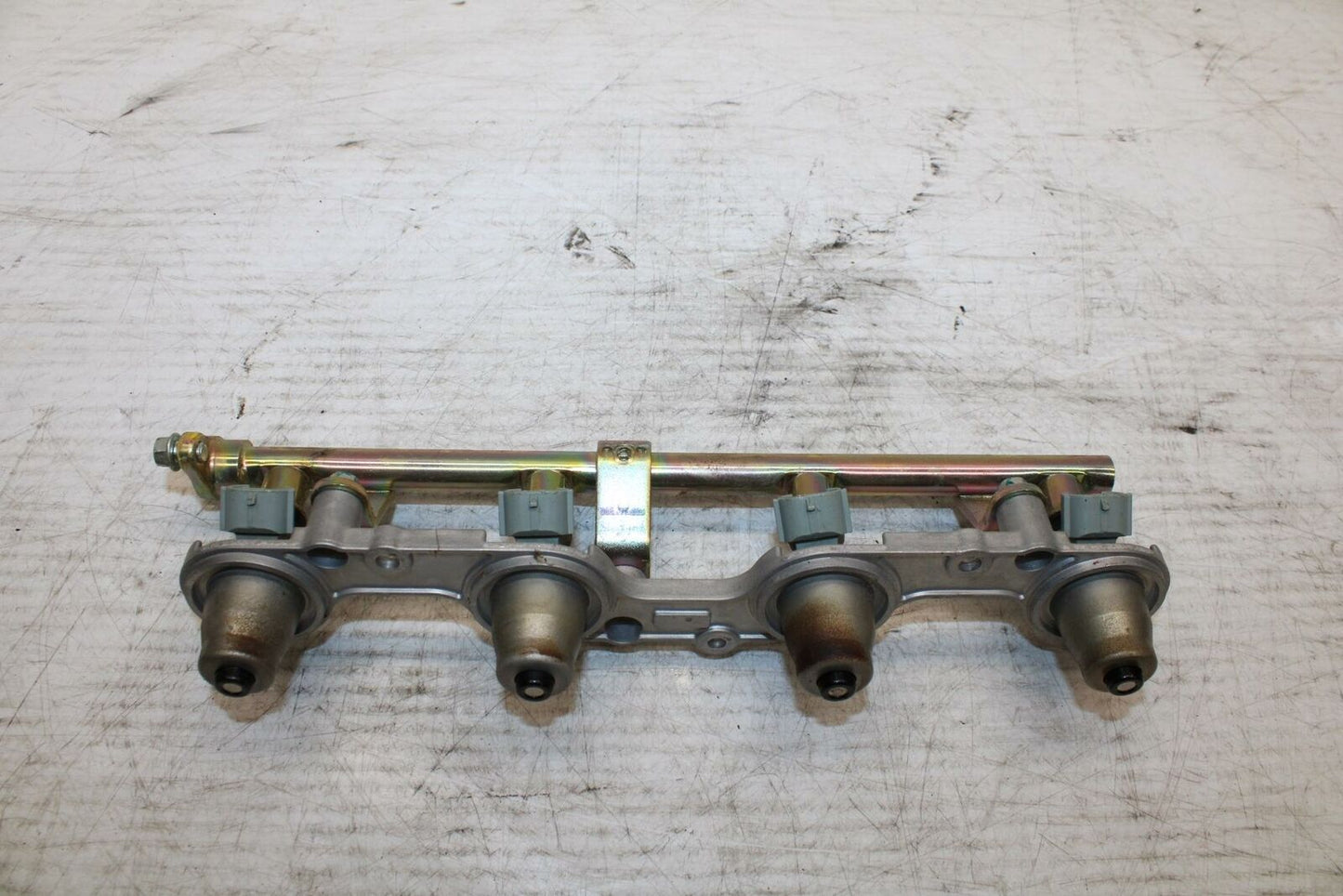 05-06 HONDA CBR600RR SECONDARY FUEL INJECTORS TOP AIRBOX GAS RAIL BB307
