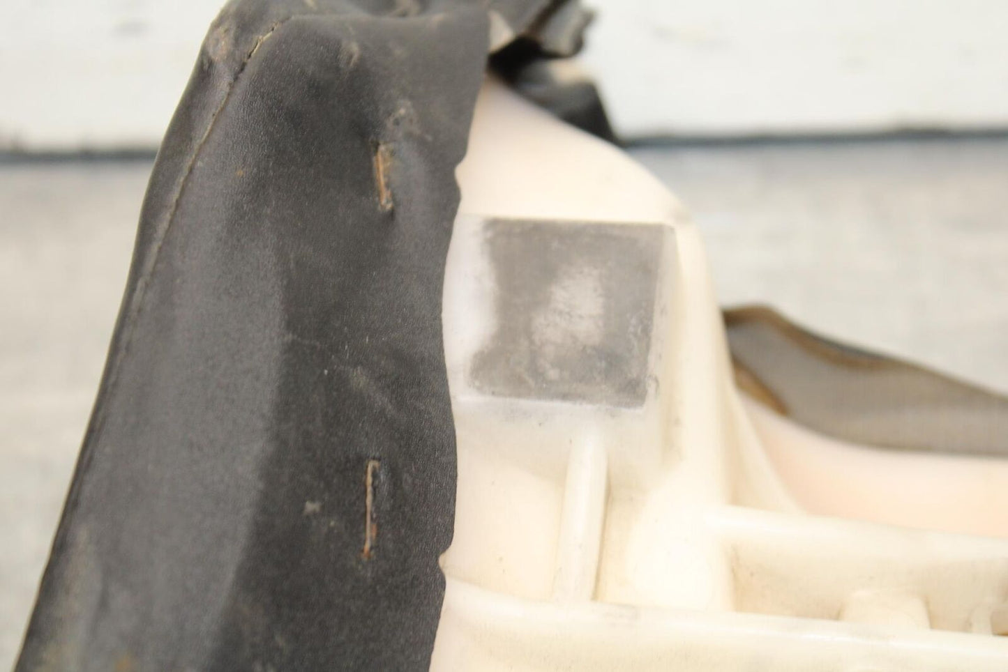 2007 Yamaha YZF R1 FRONT DRIVERS SEAT PAD SADDLE PILLION 4C8-24710-00-00 BB483