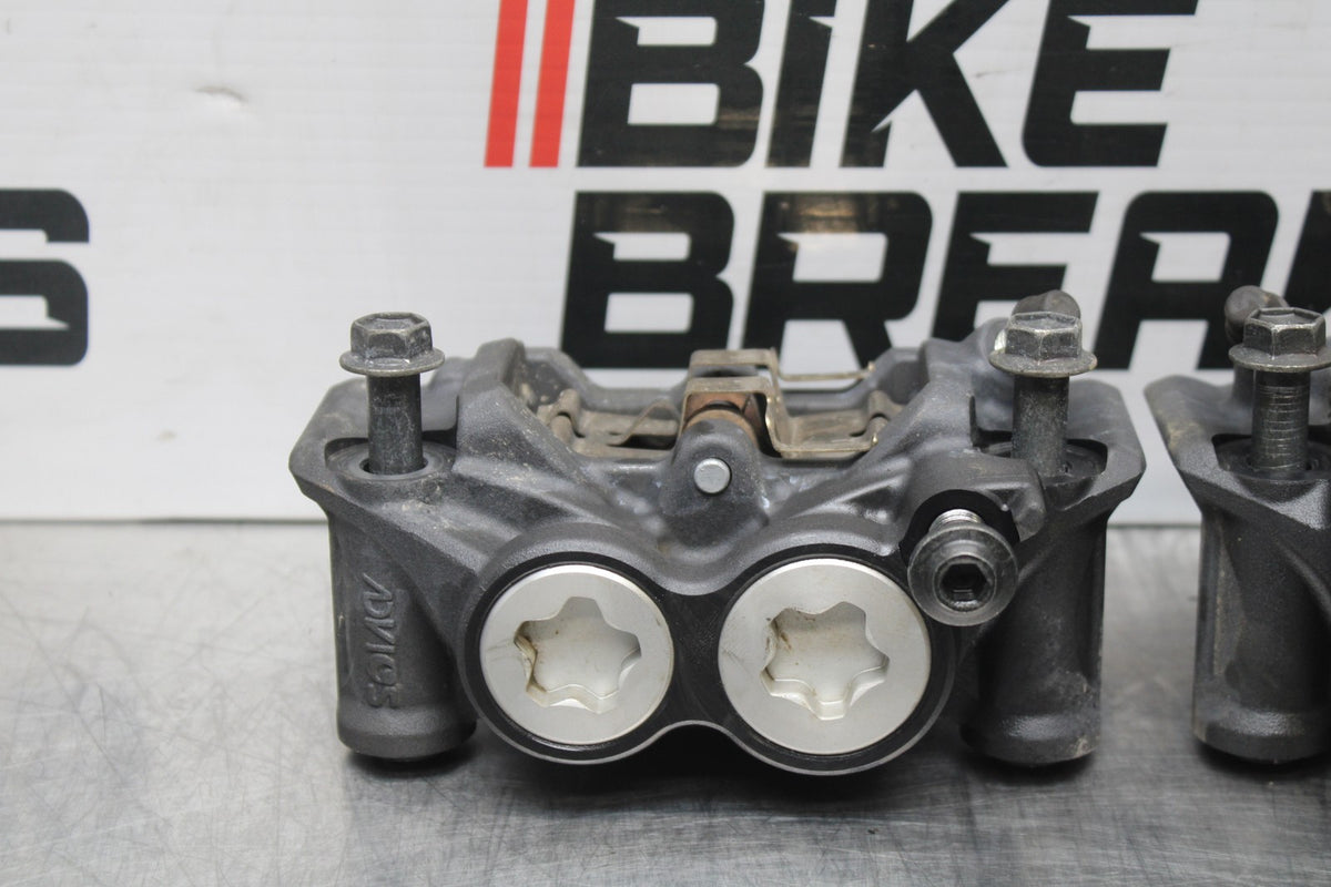 22-25 YAMAHA YZF R7 RIGHT LEFT FRONT BRAKE CALIPER SET PAIR CALIPERS BB769