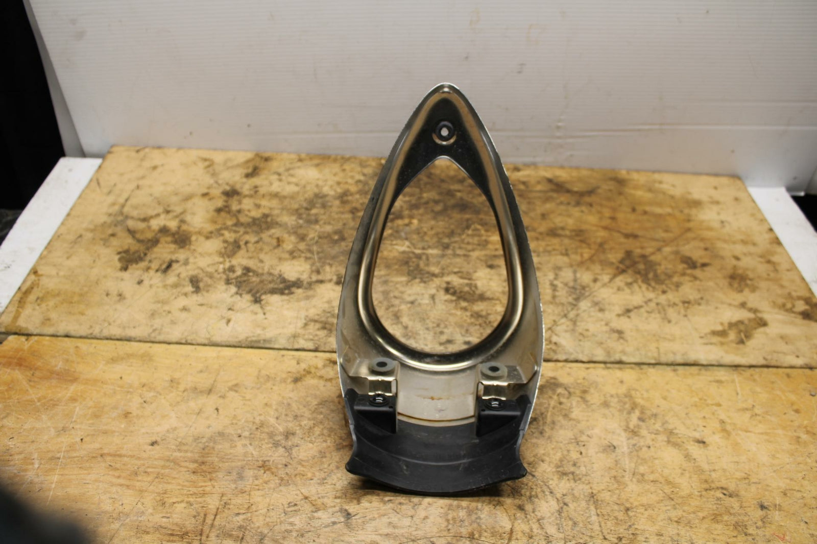 05-08 KAWASAKI VULCAN 1500 VN1500N CLASSIC HEADLIGHT HEAD LIGHT LAMP TRIM BB343 