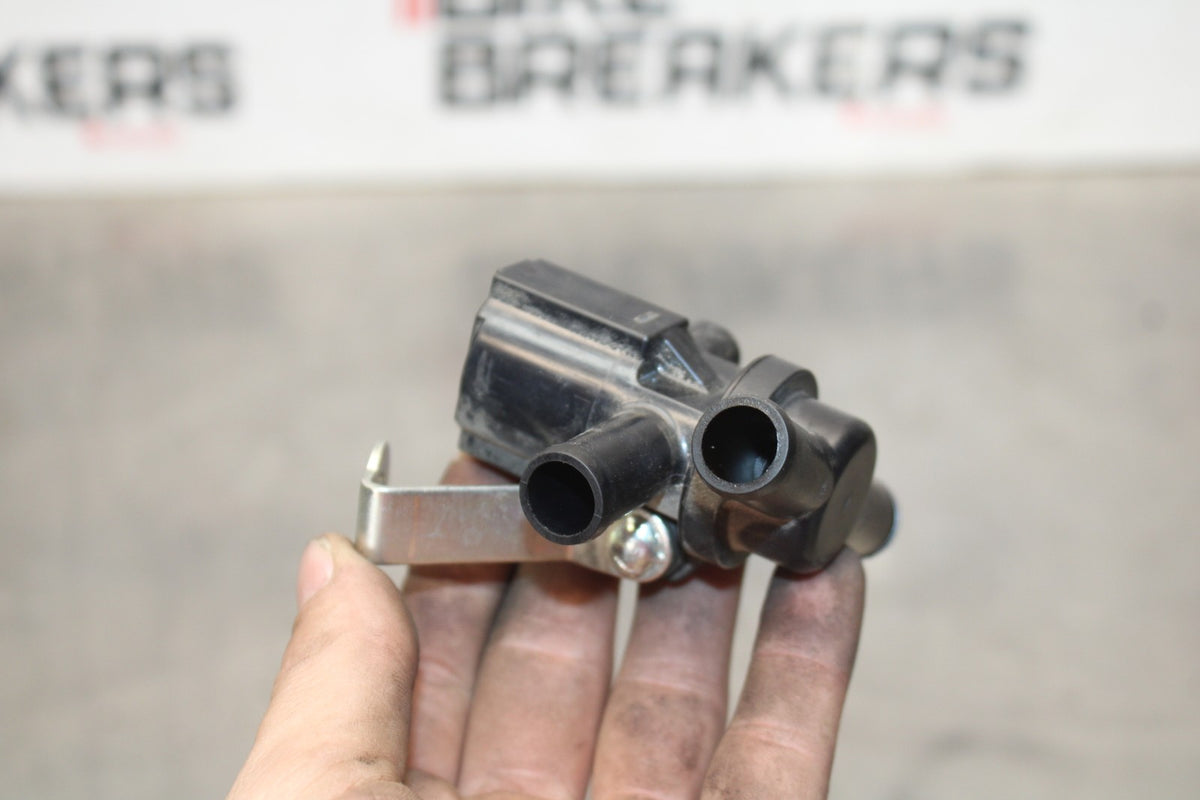 17 YAMAHA YZF R6 AIR VALVE SOLENOID TOP ENGINE SWITCH SENSOR BB922
