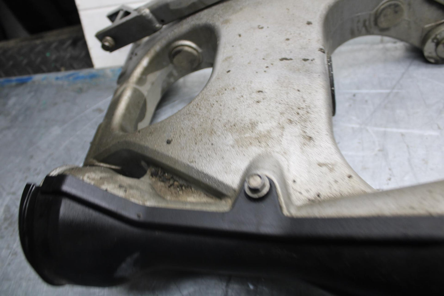 07-08 KAWASAKI CONCOURS 1400 ABS REAR SWINGARM BACK SUSPENSION SWING ARM BB449