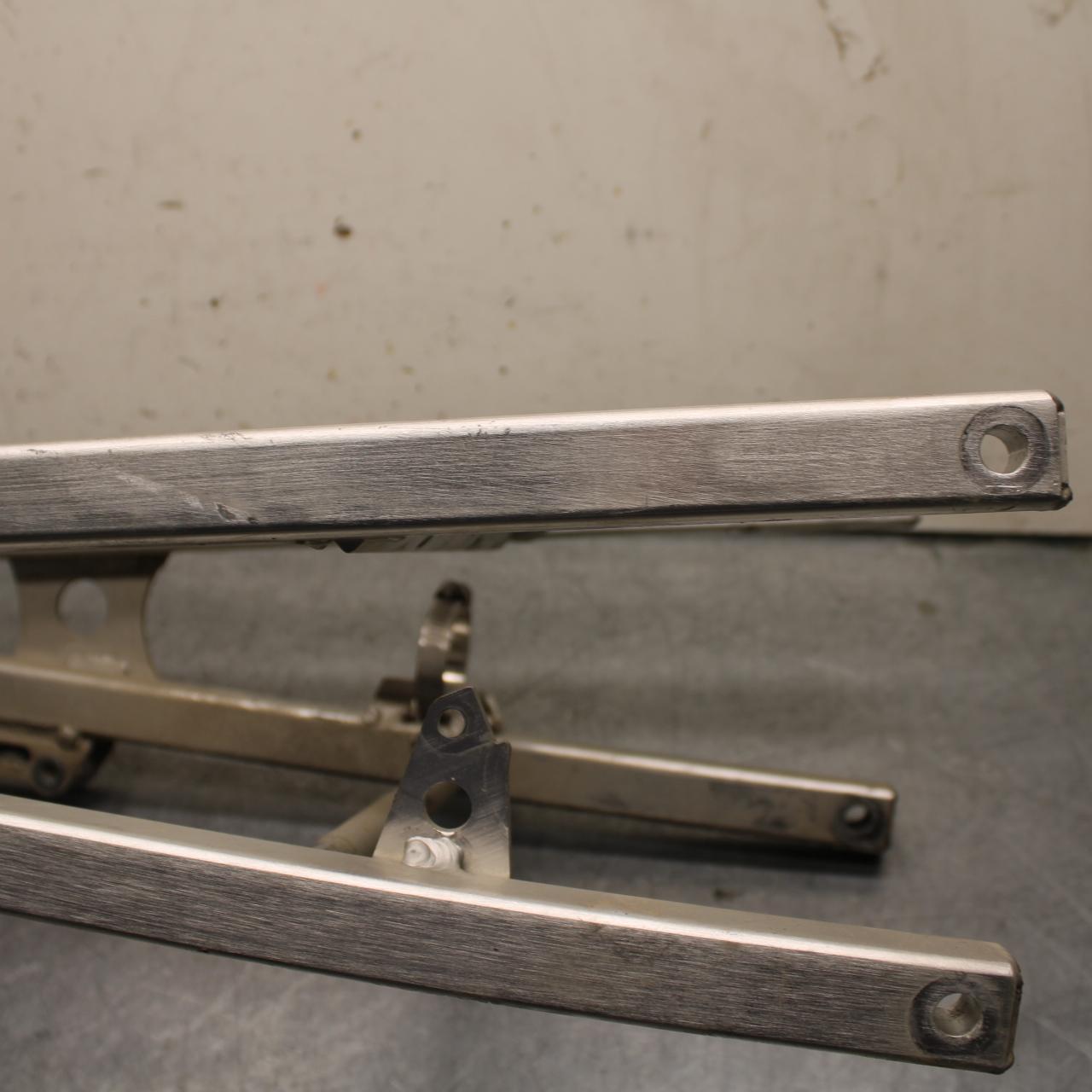 01-06 HONDA CBR600F4I REAR SUBFRAME BACK SUB FRAME 50200-MBW-D20 BB644