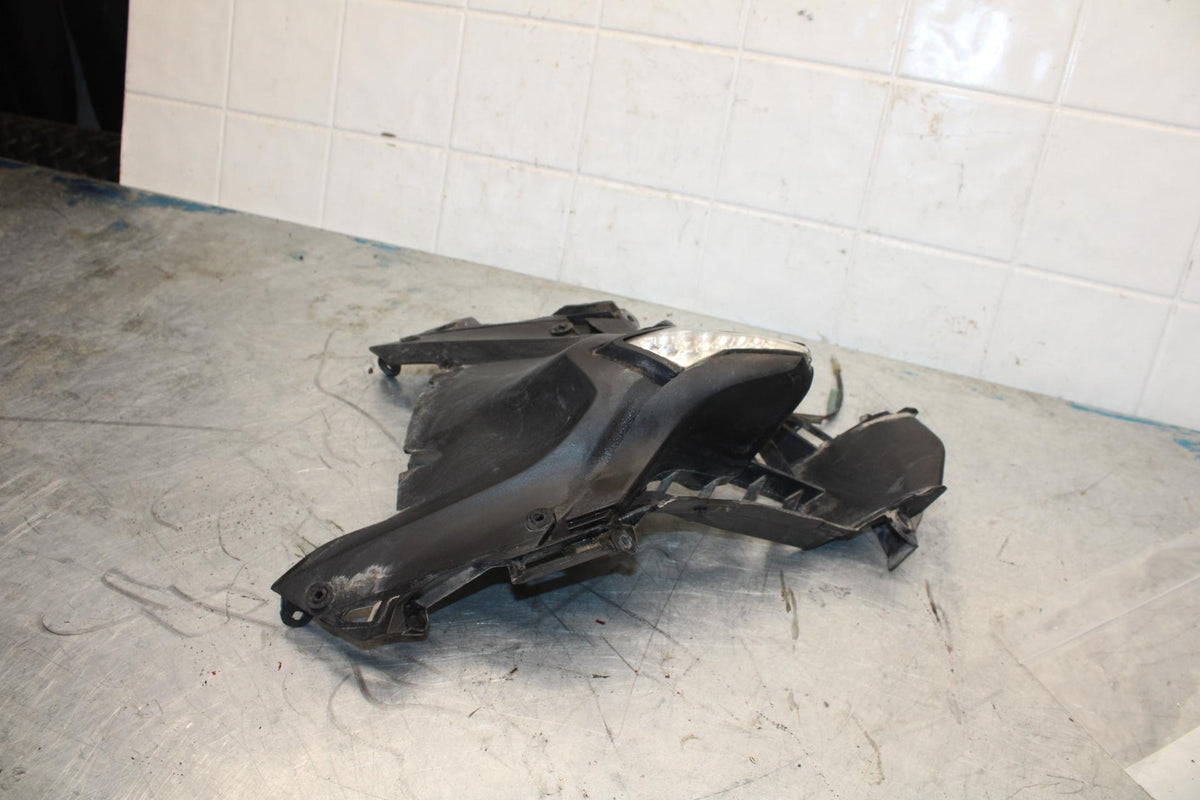 07 YAMAHA YZF R6 2c0 RUNNING PILOT FRONT LIGHT WITH TRIM NOSE MID DUCT BB423