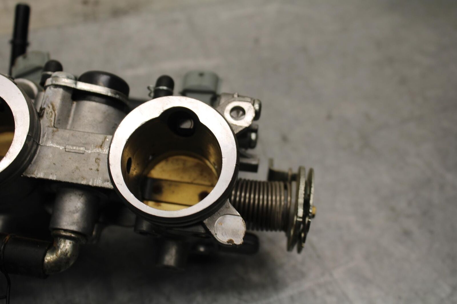 19 YAMAHA YZF R3 MAIN FUEL INJECTORS / THROTTLE BODIES BB56