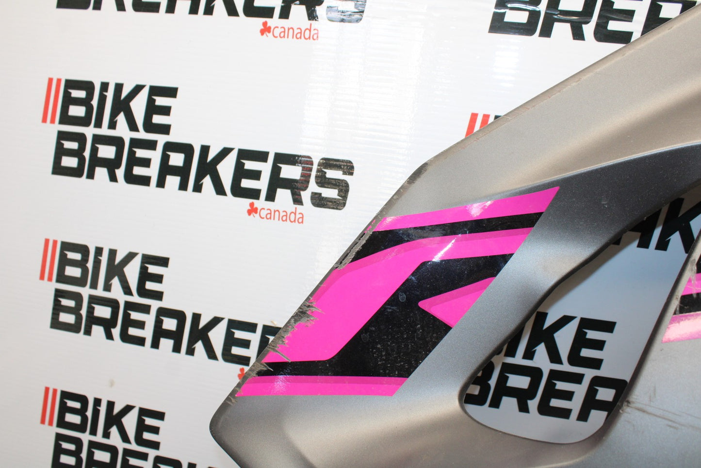 22-25 YAMAHA YZF R7 RIGHT MID UPPER SIDE FAIRING COWL BB182