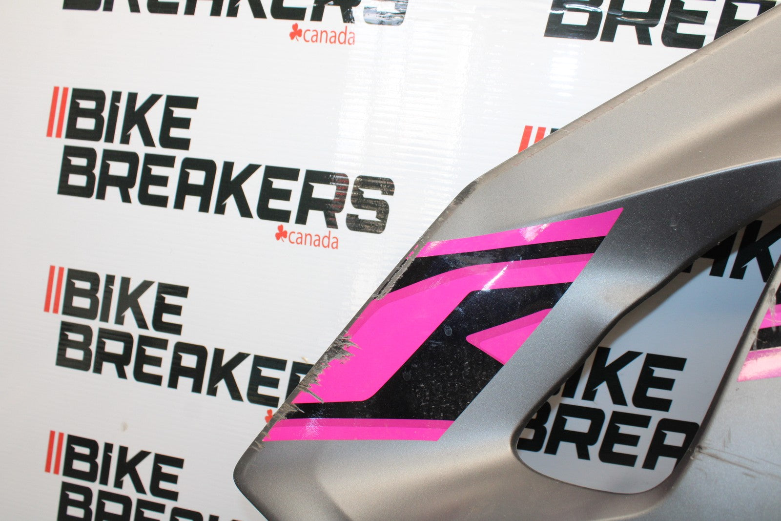 22-25 YAMAHA YZF R7 RIGHT MID UPPER SIDE FAIRING COWL BB182