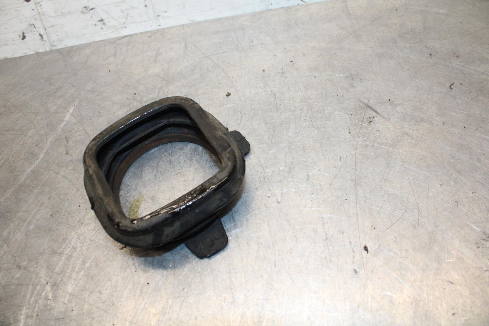 84-85 HONDA V65 SABRE DRIVE SHAFT  COVER RUBBER SEAL BB05