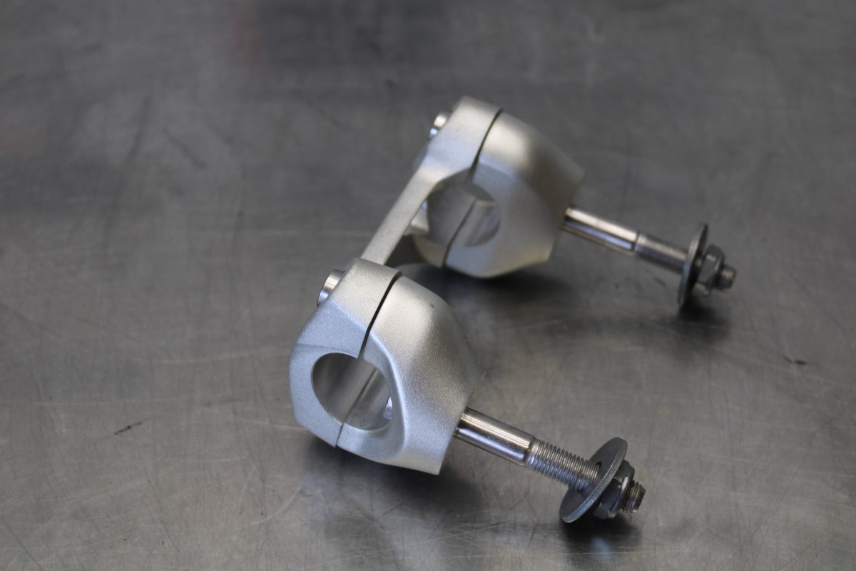 20 TRIUMPH STREET TRIPLE 765 HANDLEBAR RISERS BB864