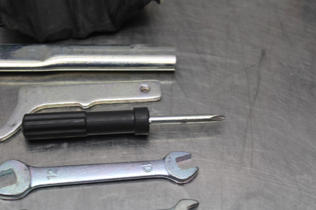 17-18 YAMAHA YZF R3 STOCK TOOLS OEM TOOL BAG KIT SET BB813