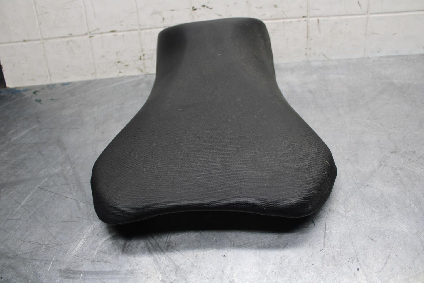 11-21 SUZUKI GSXR750 FRONT DRIVERS SEAT PAD SADDLE PILLION BB486