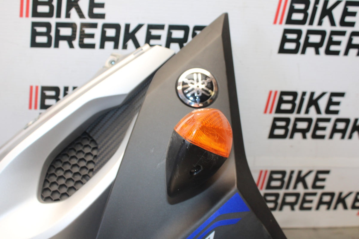 15-17 YAMAHA FJ09 RIGHT FRONT UPPER MID SIDE FAIRING COWL PLASTIC BB906