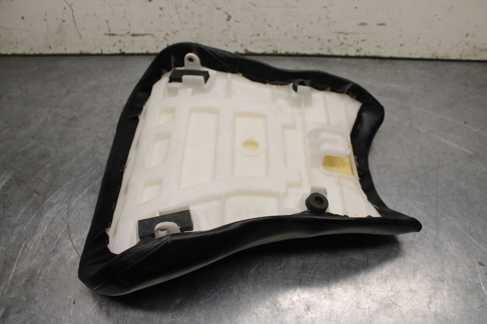 03-06 SUZUKI SV650 AFTERMARKET FRONT DRIVERS SEAT PAD SADDLE PILLION BB392