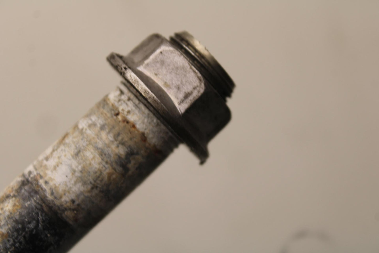 09-12 KAWASAKI NINJA ZX6R REAR BACK SWINGARM BOLT SUSPENSION PIVOT AXLE BB617