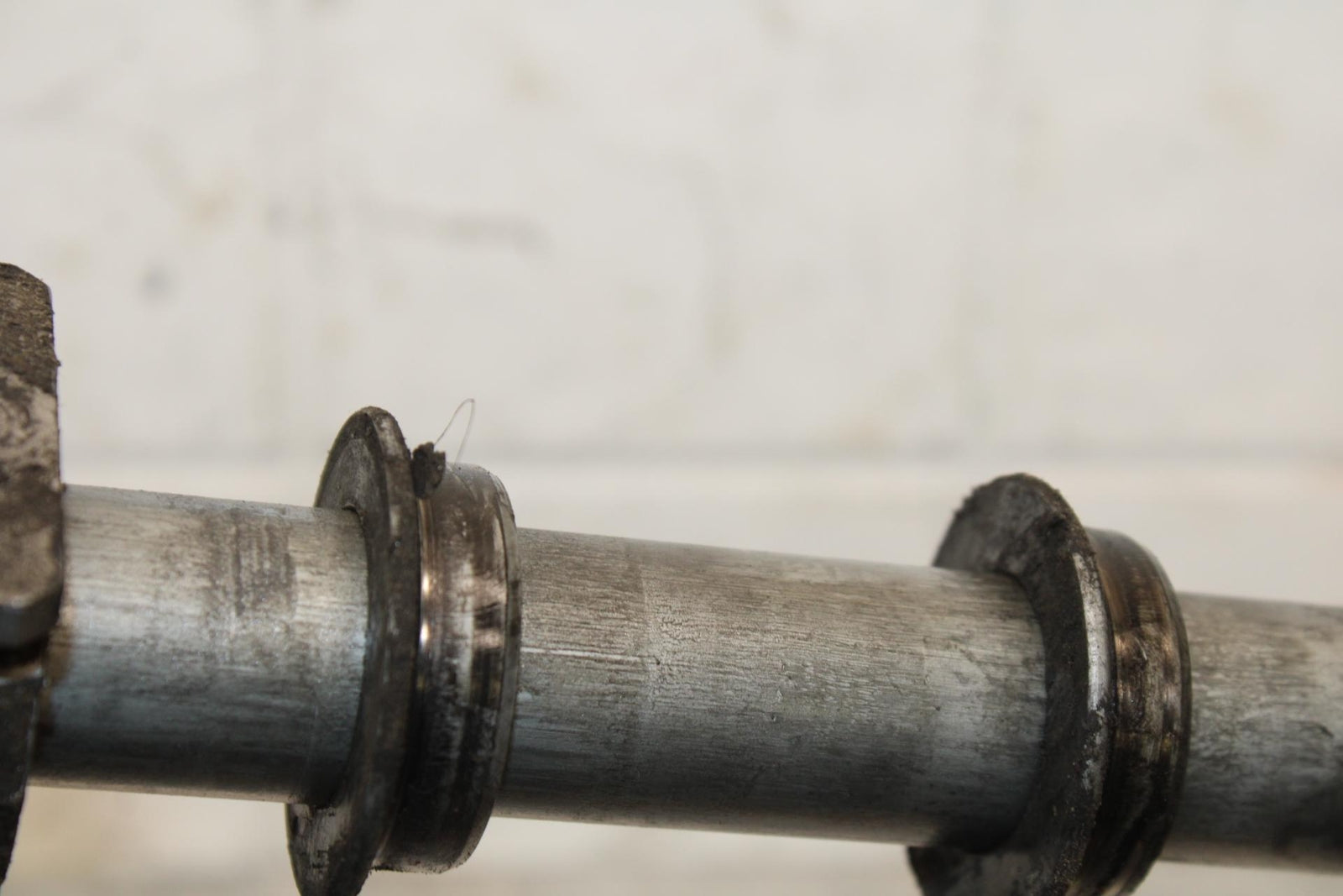 2007 Honda CBR600RR REAR AXLE BACK WHEEL RIM PIVOT BOLT AXEL 42301-MEE-D00 BB596