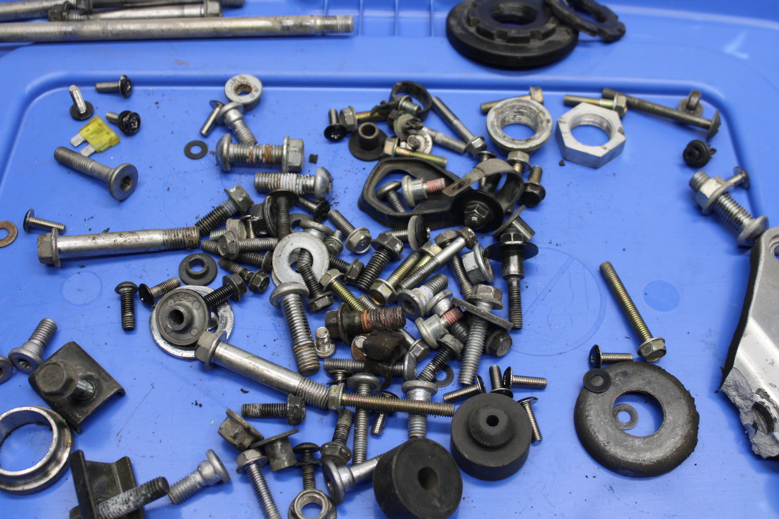 00-02 KAWASAKI NINJA ZX6R MOUNTING BOLTS HARDWARE MOTOR SCREWS BB750