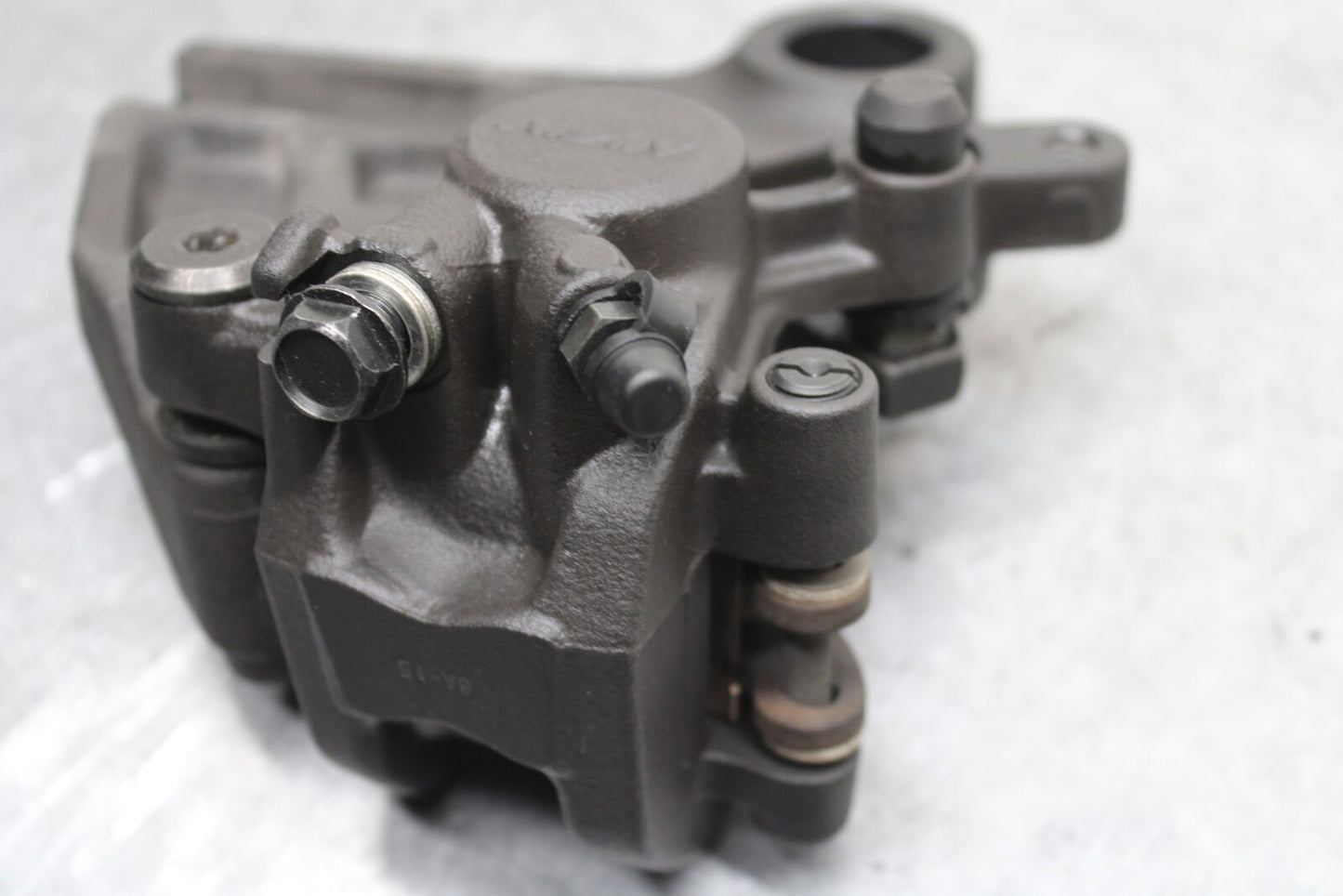 13-18 KAWASAKI NINJA ZX6R REAR BRAKE CALIPER W MOUNT BRACKET 43080-0114-DJ BB666