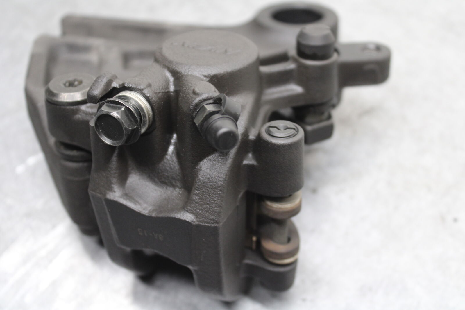 13-18 KAWASAKI NINJA ZX6R REAR BRAKE CALIPER W MOUNT BRACKET 43080-0114-DJ BB666