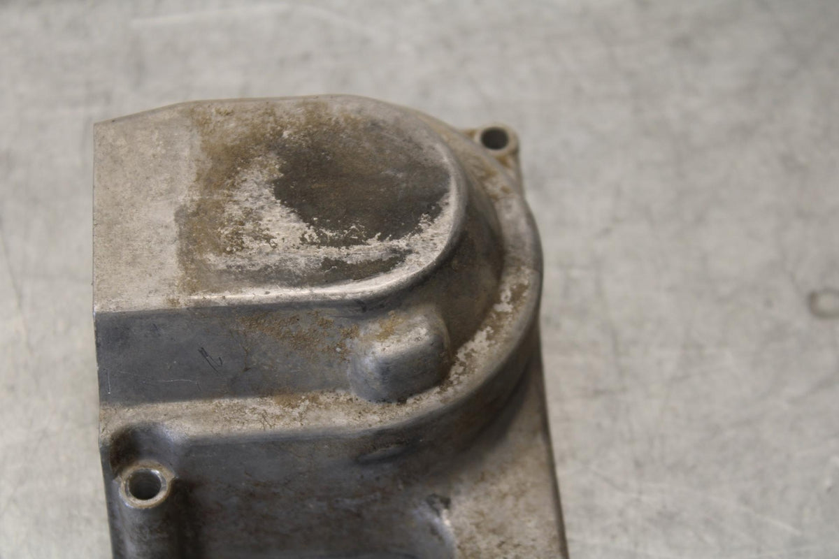 75 SUZUKI GT 550 ENGINE MOTOR OIL PUMP COVER  BB67
