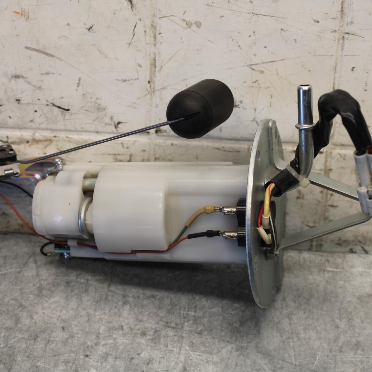 11-23 SUZUKI GSXR 750 FUEL PUMP GAS PETROL SENDER UNIT BB54