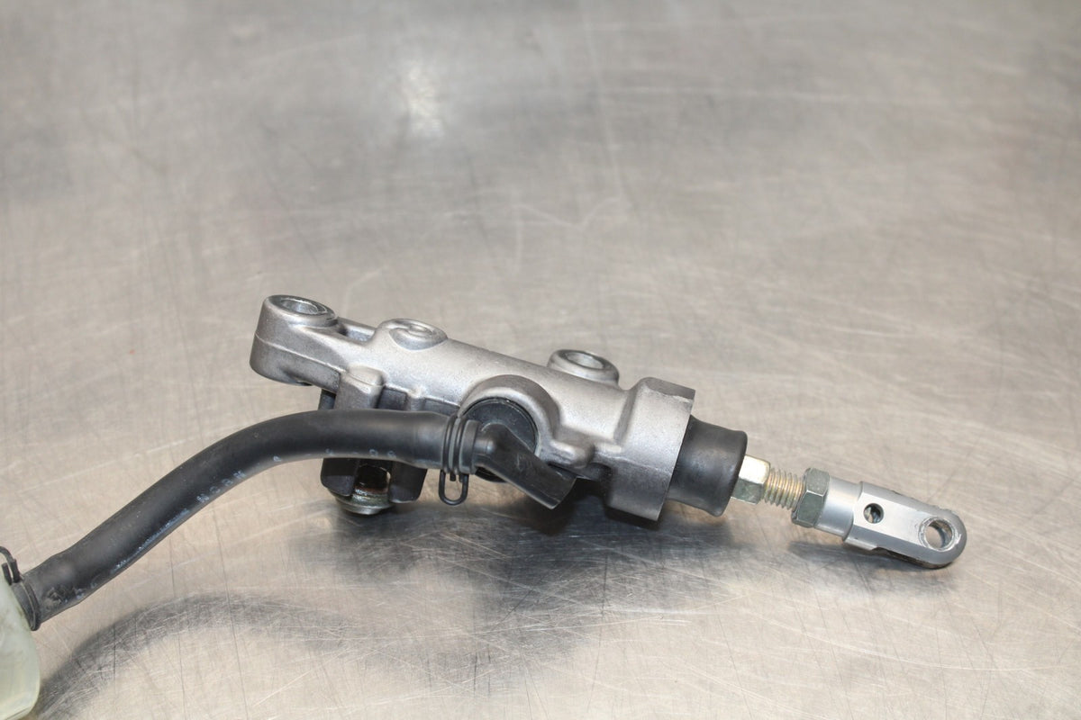 03-05 YAMAHA YZF R6  REAR BACK BRAKE MASTER CYLINDER W RESERVOIR BB793