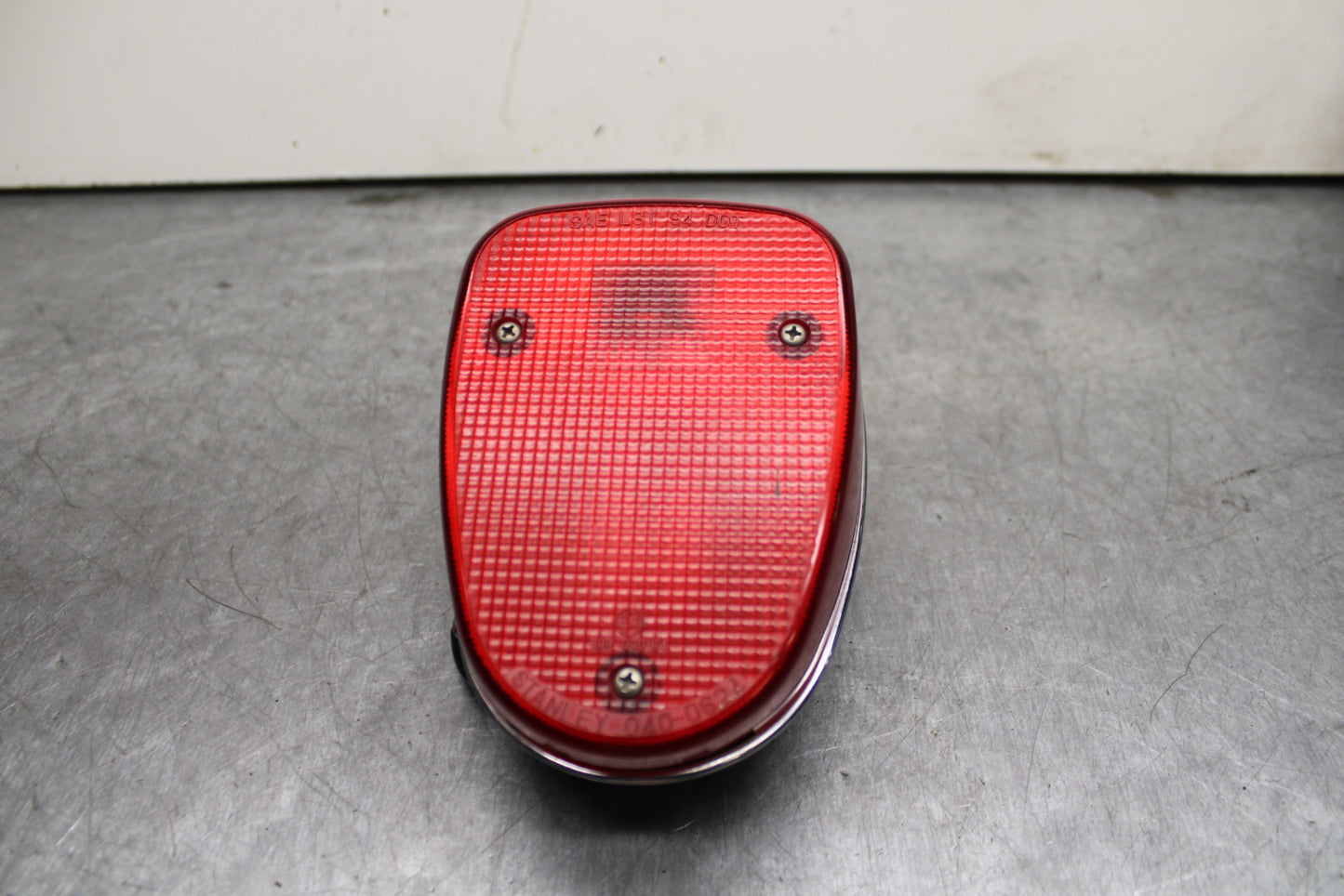 06-07 YAMAHA V STAR 1100 TAILLIGHT REAR TAIL BRAKE LIGHT BB124