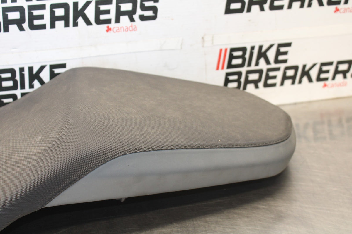 19 BMW F750GS FRONT REAR SEAT SADDLE BB938