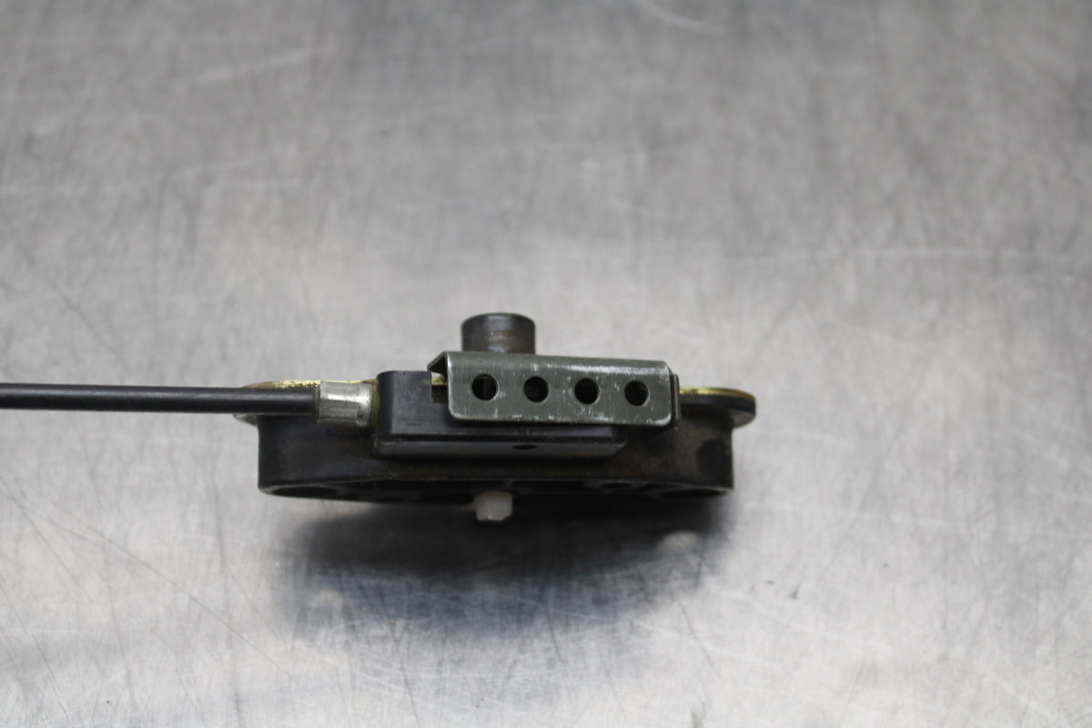 04-05 KAWASAKI NINJA ZX10R REAR PASSENGER SEAT LATCH LOCK ASSEMBLY BB163