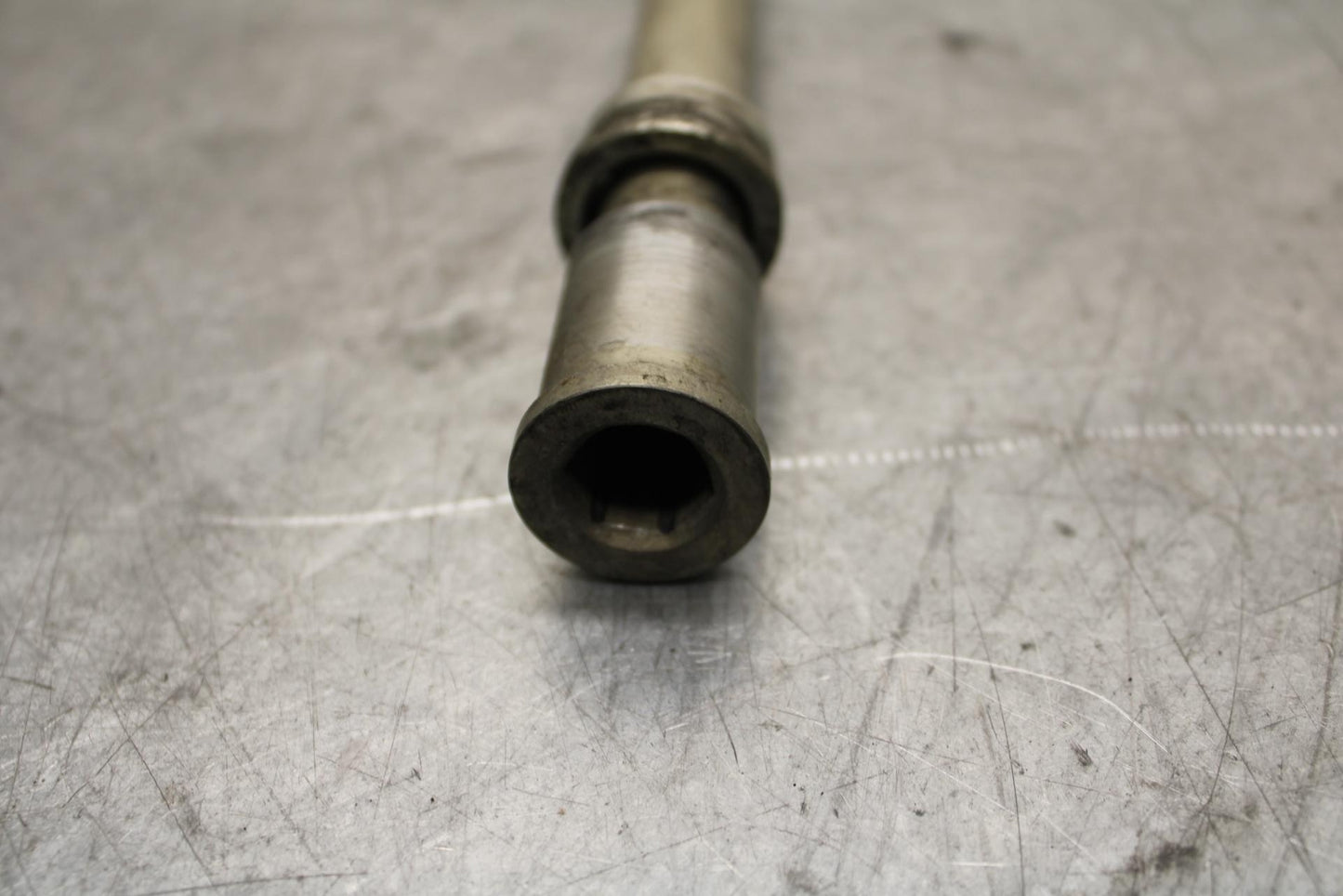 17 KAWASAKI Z900 ZR900 FRONT WHEEL RIM AXLE PIVOT BOLT BB549