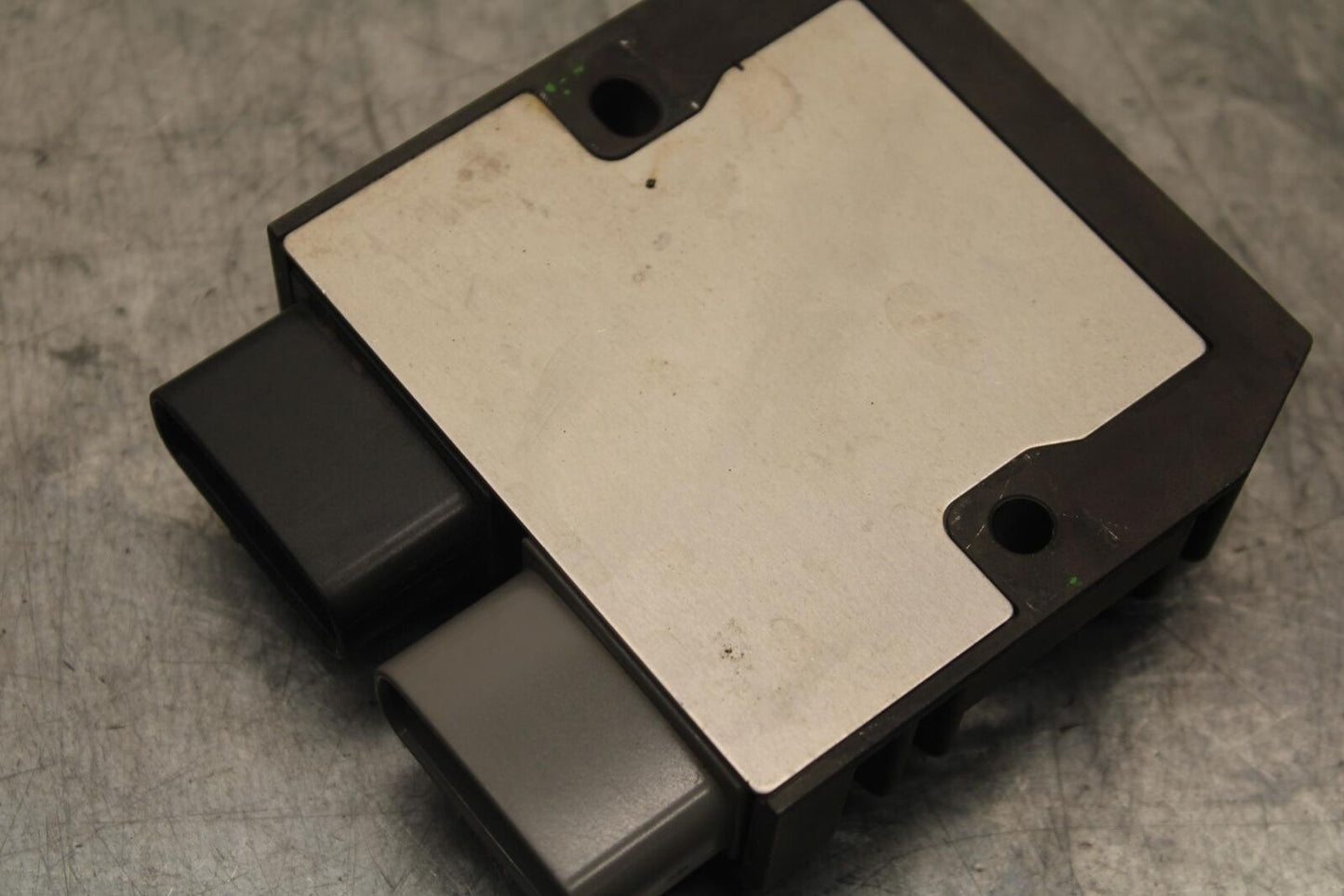 2014 Yamaha FZ09 RECTIFIER VOLTAGE REGULATOR 1D7-81960-01-00 BB81