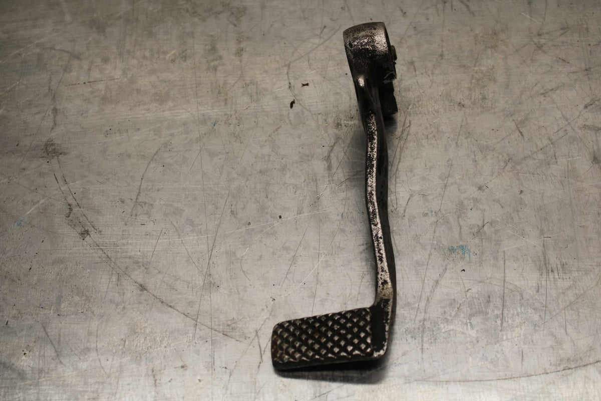 85 YAMAHA RZ500 RIGHT REARSET BRAKE FOOT PEDAL BB27 A