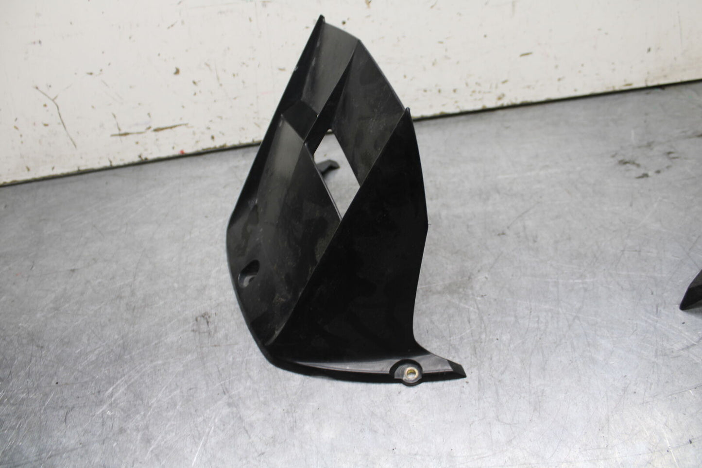 06 YAMAHA YZF R6 REAR BACK WHEEL TIRE HUGGER FENDER BB716