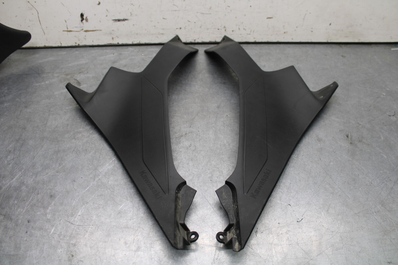 18-23 KAWASAKI NINJA 400 RIGHT LEFT FRONT SIDE SEAT PANELS TRIMS FAIRINGS BB660