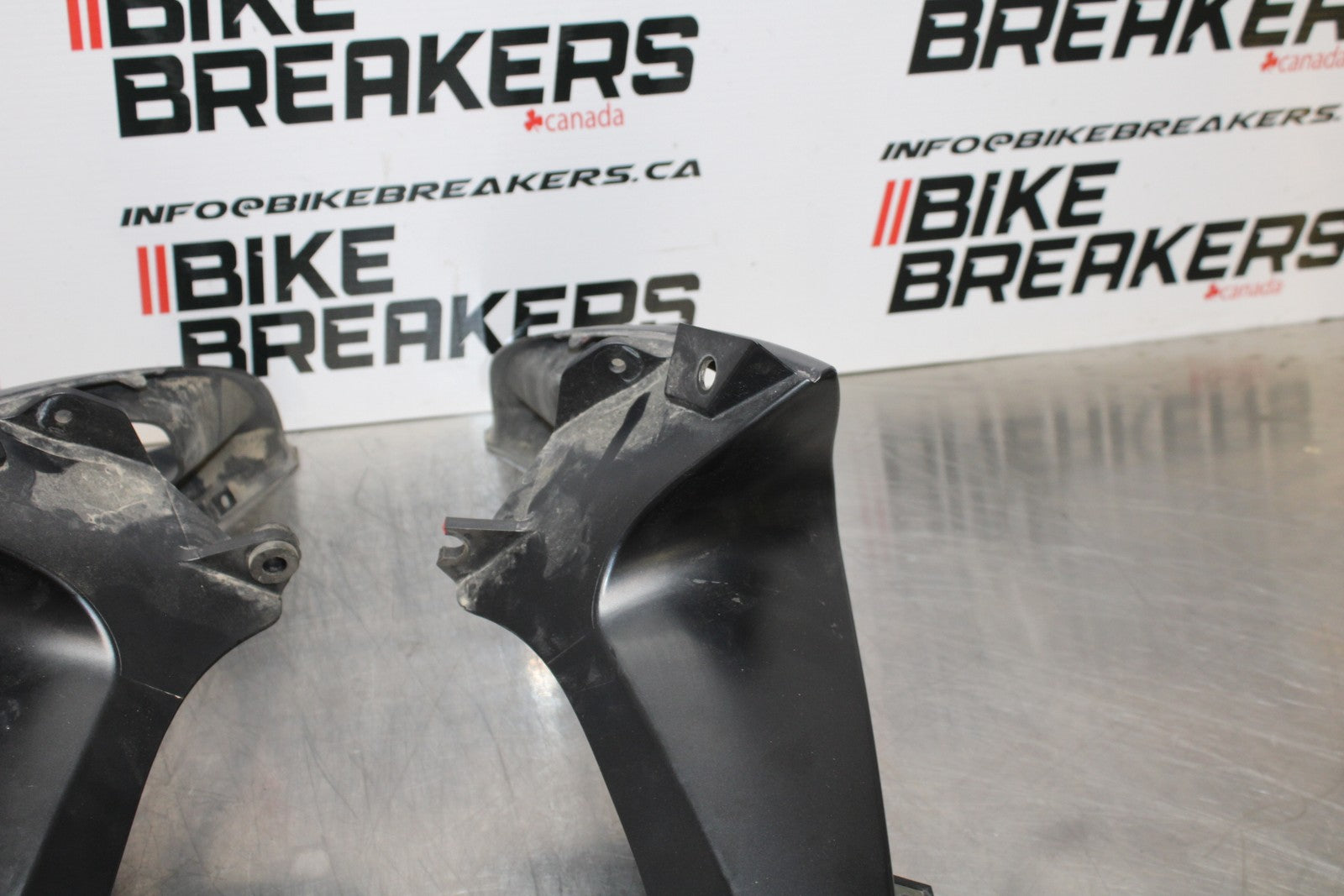06-07 SUZUKI GSXR 600 FRONT UPPER MID SIDE FAIRING COWL PLASTIC SET BB170