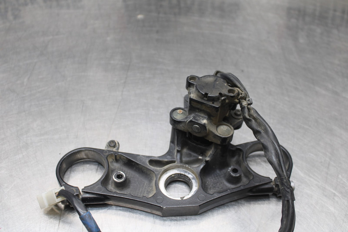07 YAMAHA YZF R1 FORKS UPPER TRIPLE TREE CLAMP & IGNITION BB826