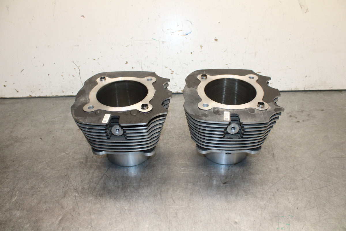 22-24 INDIAN CHIEF BOBBER DARK HORSE ENGINE MOTOR PISTON CYLINDERS JUG  BB717