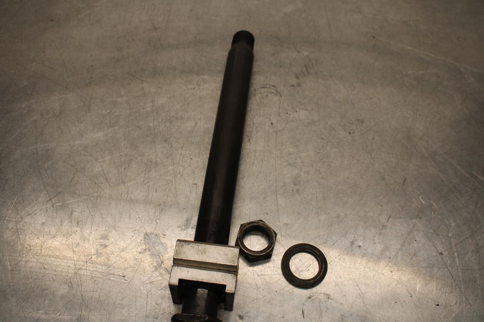 2007 Yamaha YZF R6S REAR AXLE BACK WHEEL PIVOT BOLT AXEL 5SL-25381-10-00 BB594