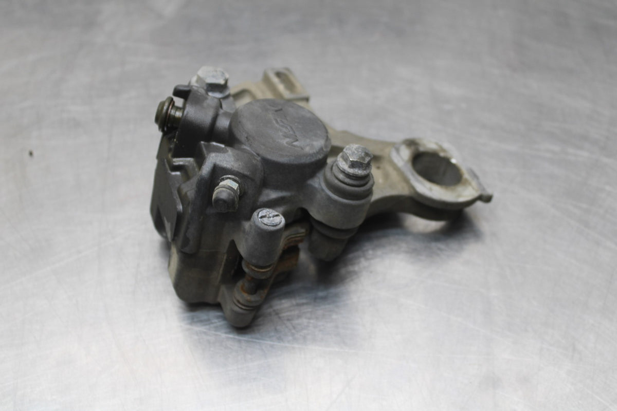 05 YAMAHA YZF R6 REAR BACK BRAKE CALIPER W MOUNT BRACKET BB858