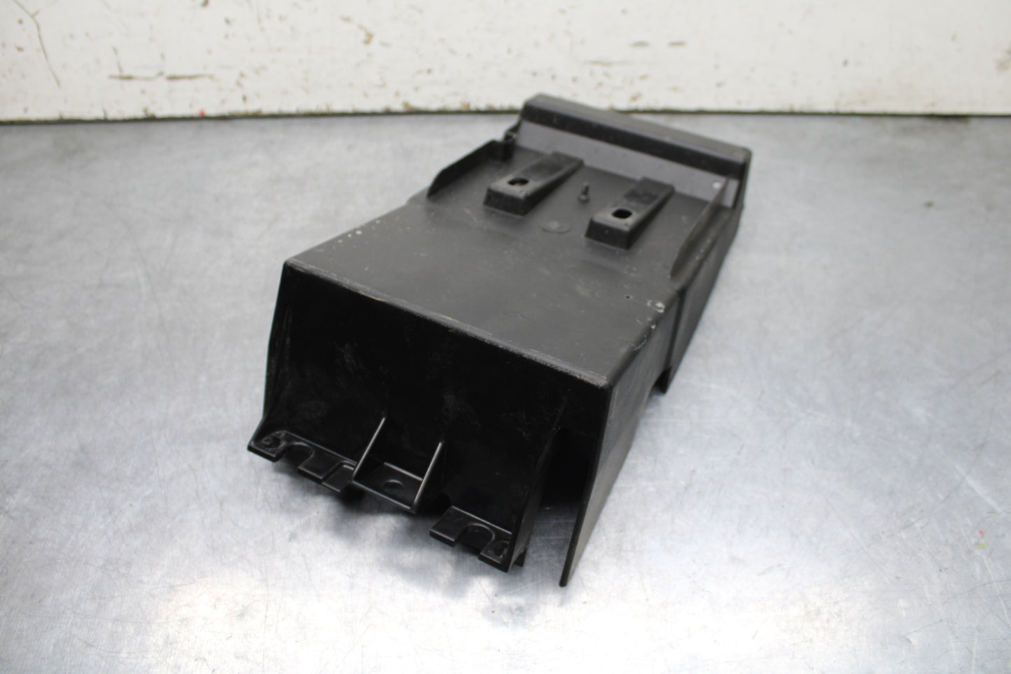 24 KAWASAKI NINJA 500 ABS REAR BACK TAIL UNDERTAIL BATTERY TRAY PLASTIC BB730