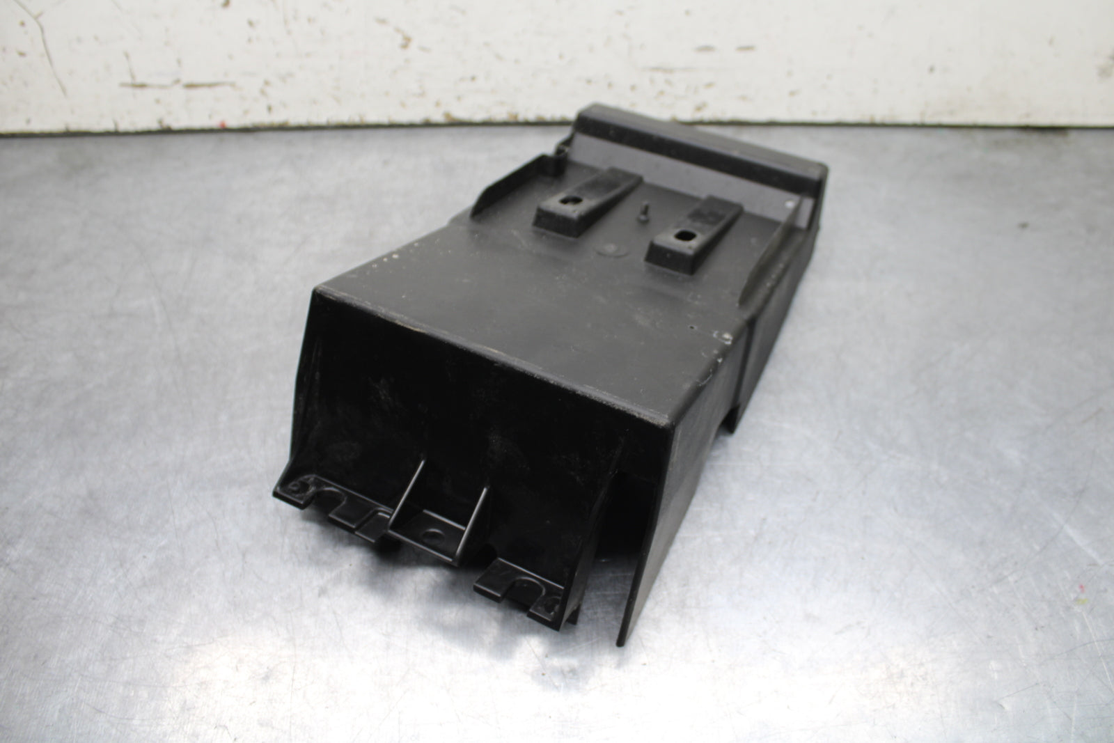 24 KAWASAKI NINJA 500 ABS REAR BACK TAIL UNDERTAIL BATTERY TRAY PLASTIC BB730