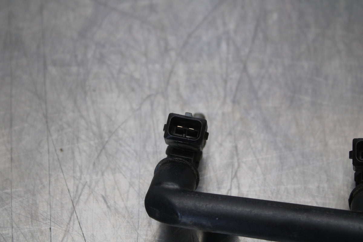 10-11 BMW S1000RR SECONDARY FUEL INJECTORS TOP AIRBOX GAS RAIL BB168