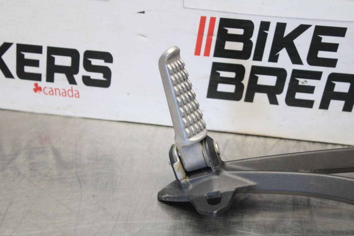 24 KAWASAKI NINJA ZX6R ZX636 ABS 40TH ANNIVERSARY LEFT REAR BACK PEG BB911