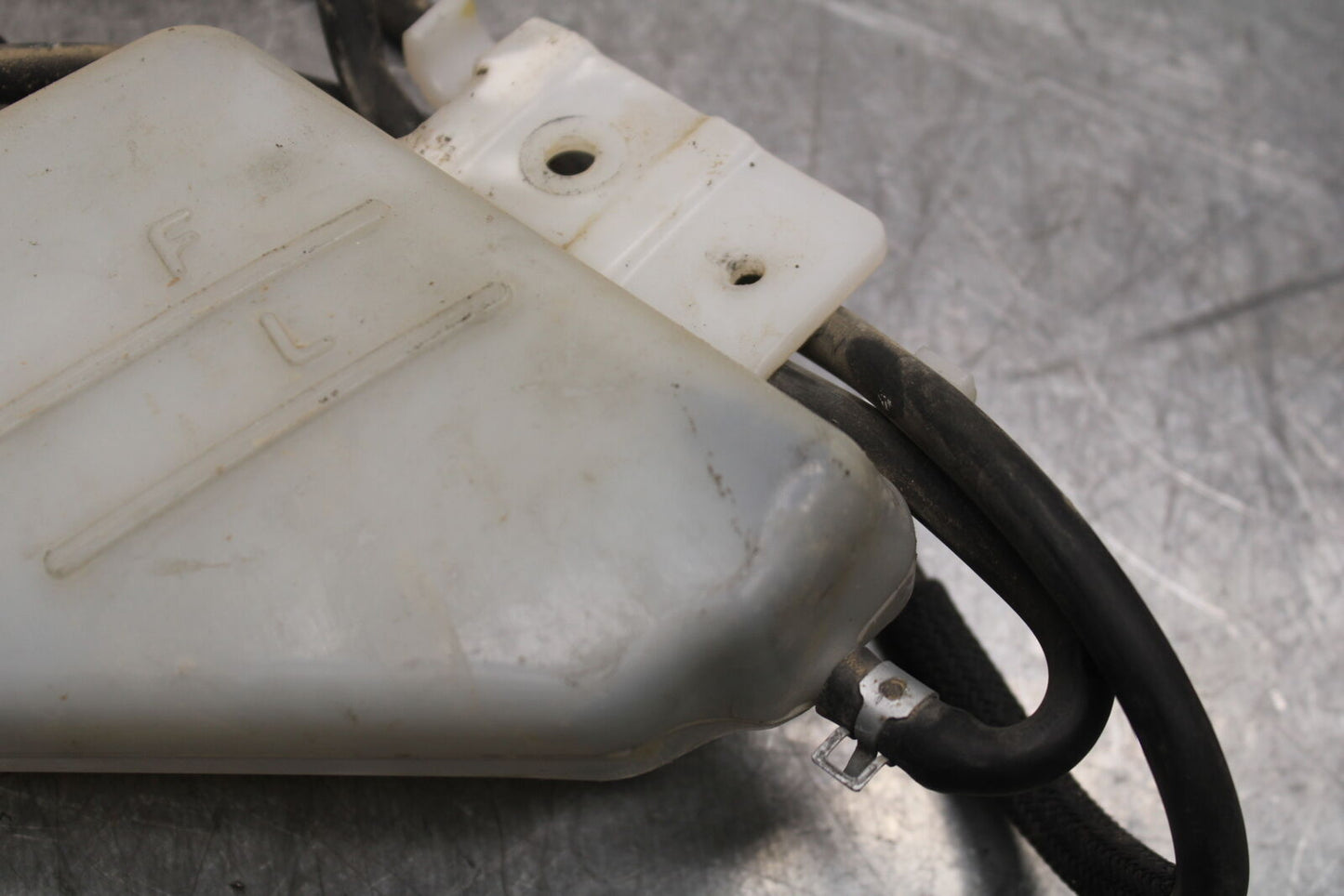 08-10 SUZUKI GSXR 600 COOLANT WATER TANK RESERVOIR BOTTLE  BB721