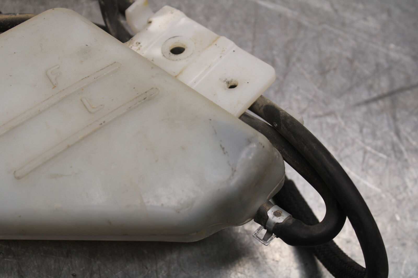 08-10 SUZUKI GSXR 600 COOLANT WATER TANK RESERVOIR BOTTLE  BB721