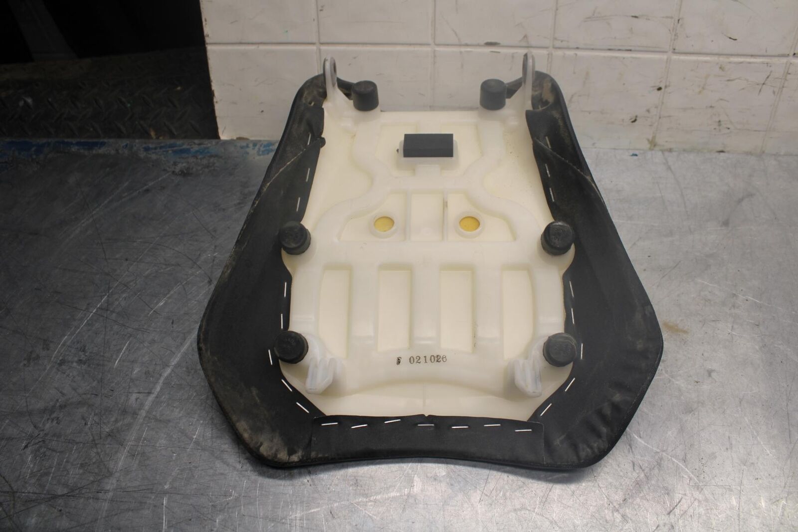15-21 SUZUKI GSXR600 FRONT DRIVERS SEAT PAD SADDLE  BB460