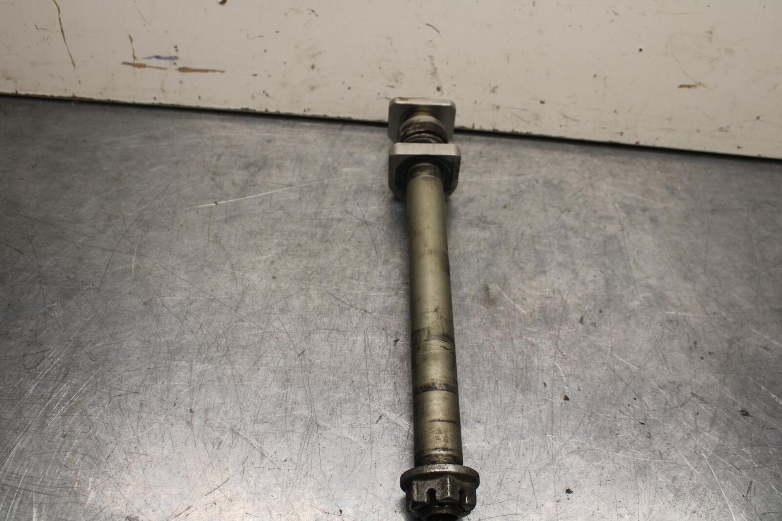 06-07 SUZUKI GSXR 600 REAR AXLE BACK WHEEL RIM PIVOT BOLT AXEL BB104