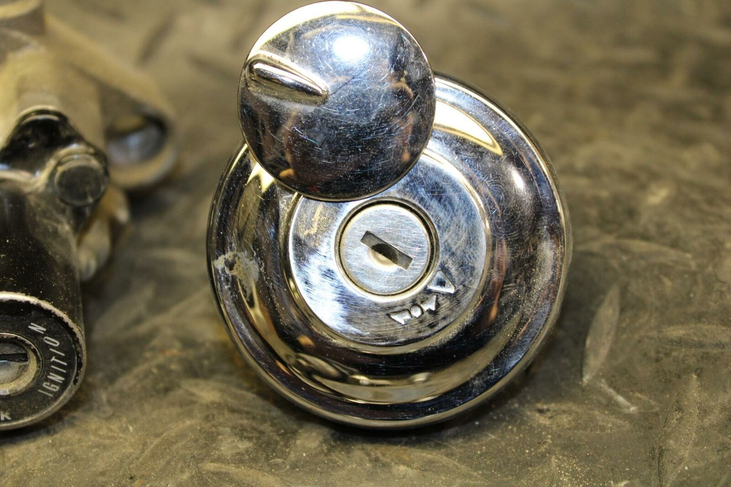 06 YAMAHA V STAR 1100 IGNITION LOCK KEY SET W/ GAS CAP AND SEAT LOCK  BB184