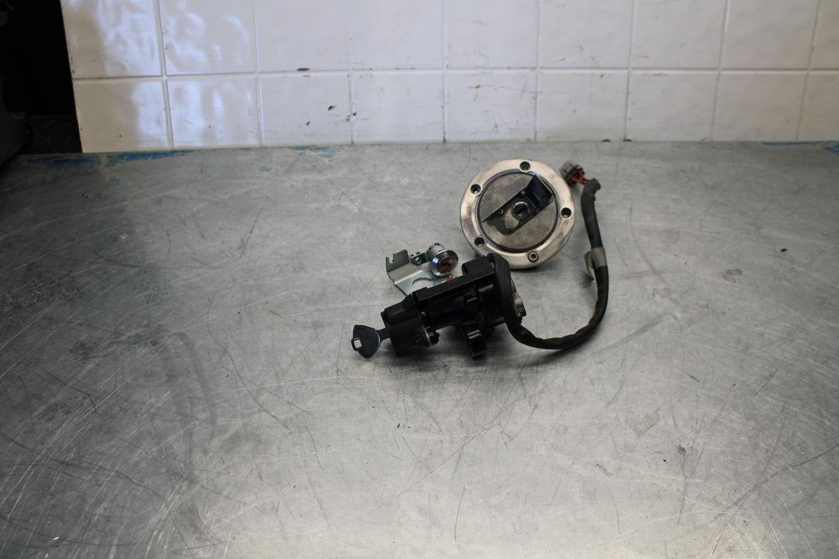 11-21 SUZUKI GSXR600 IGNITION LOCK KEY SET BB437