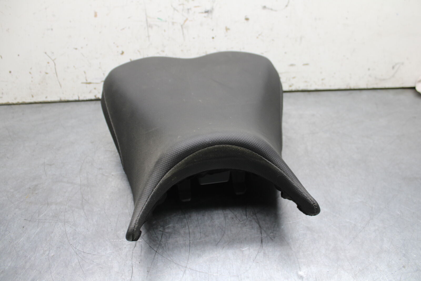 19-22 KAWASAKI Z400 FRONT DRIVERS SEAT PAD SADDLE PILLION BB738